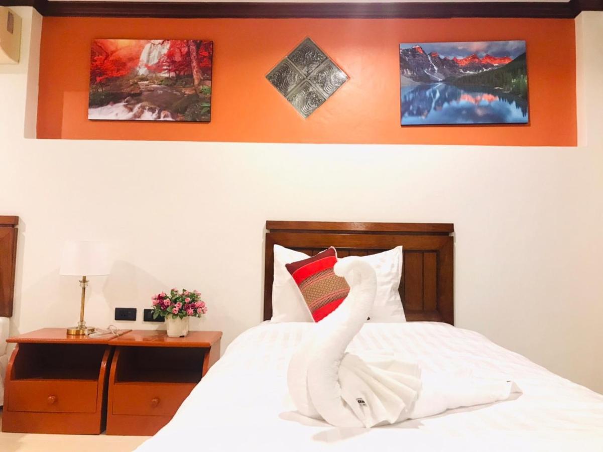 Benetti House Hostel Patong Buitenkant foto