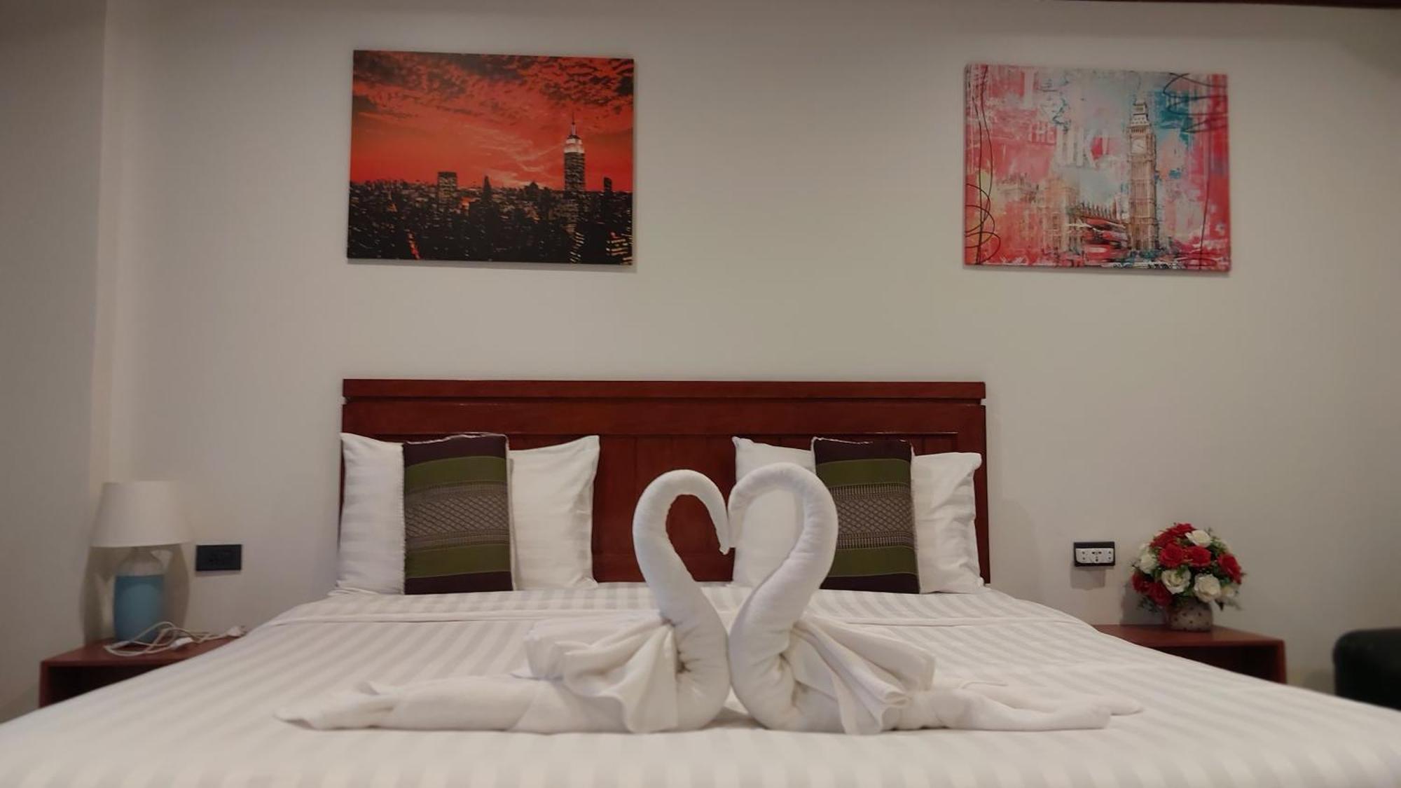 Benetti House Hostel Patong Buitenkant foto