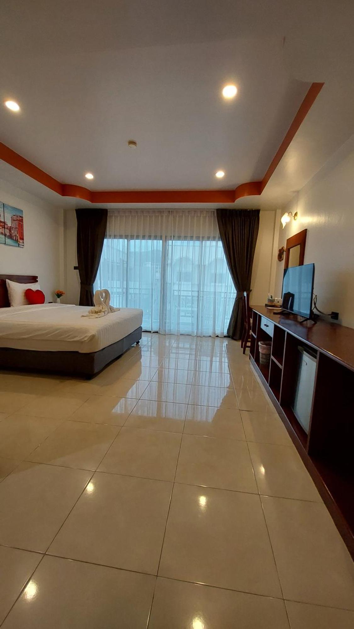 Benetti House Hostel Patong Buitenkant foto