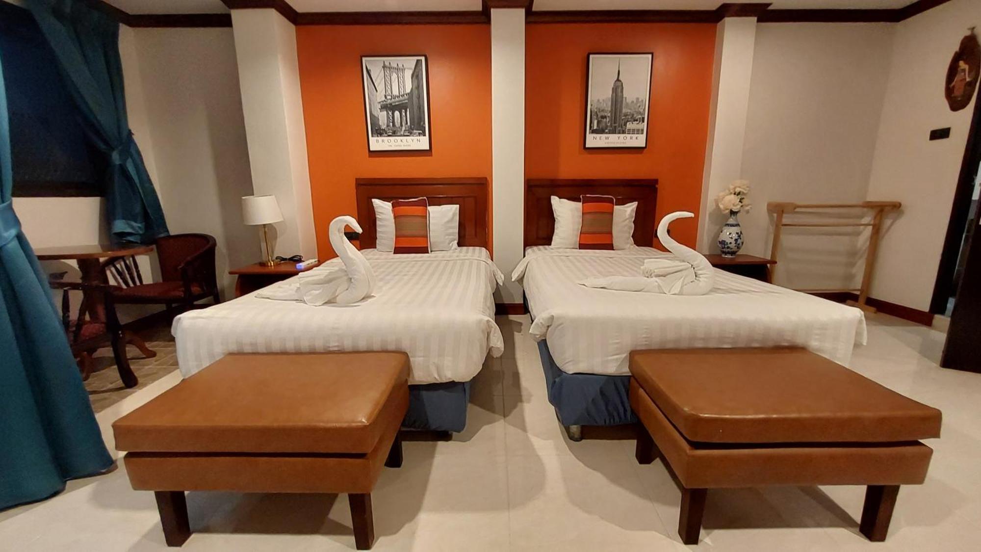 Benetti House Hostel Patong Buitenkant foto