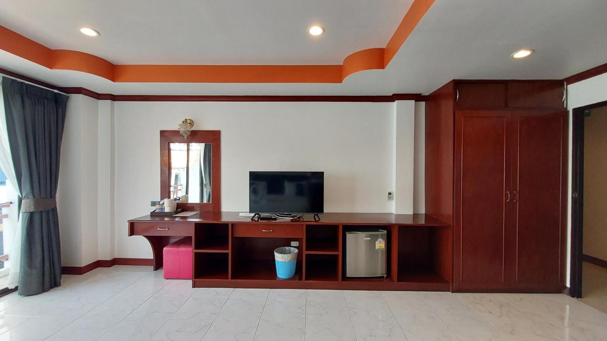 Benetti House Hostel Patong Buitenkant foto