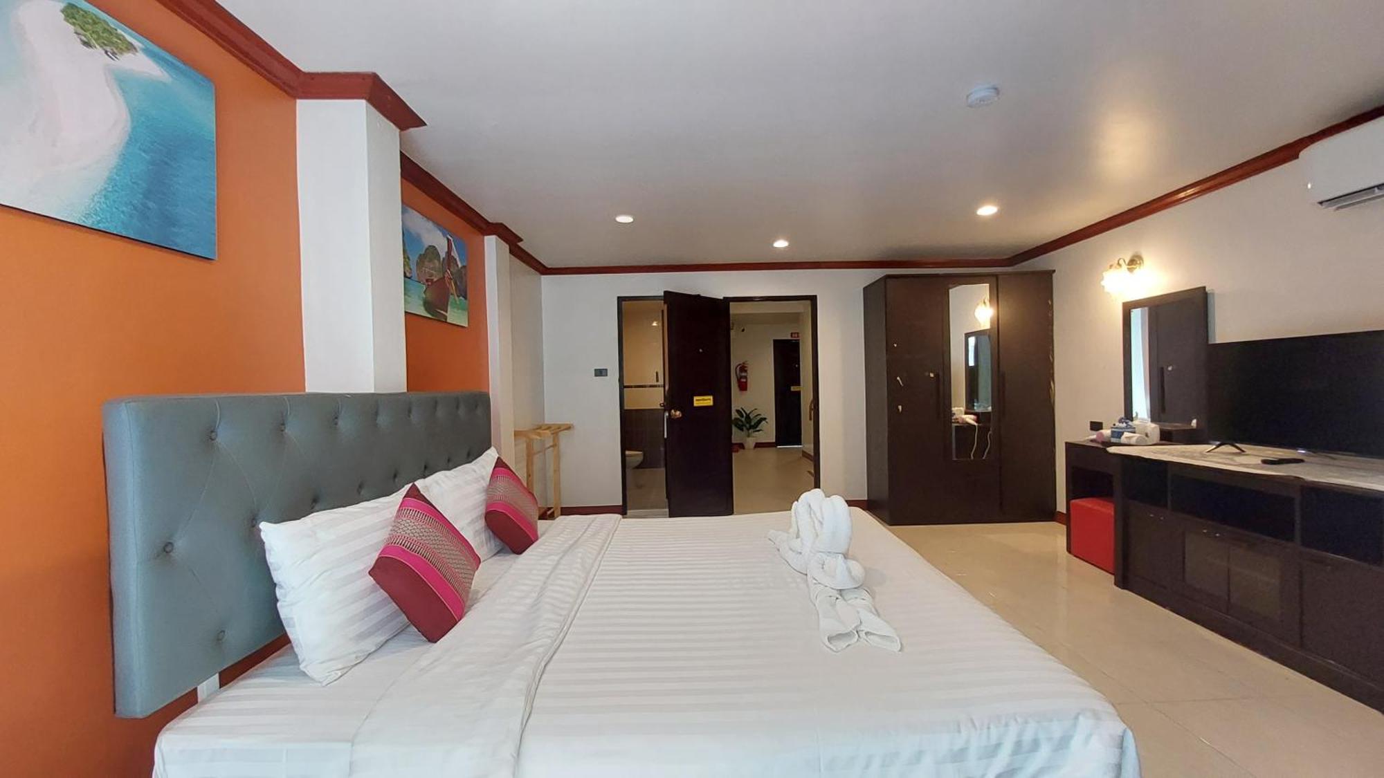 Benetti House Hostel Patong Buitenkant foto